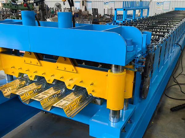 Metal Deck Roll Forming Machine